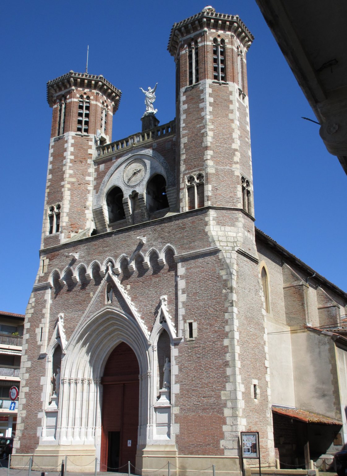 Découverte de la ville Mairie de Cazères